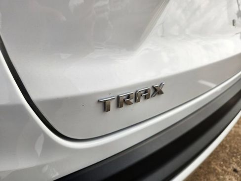 Used 2024 Chevrolet Trax LT FWD image 9