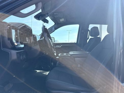 Used 2022 Chevrolet Silverado 1500 LT AWD/4WD image 5