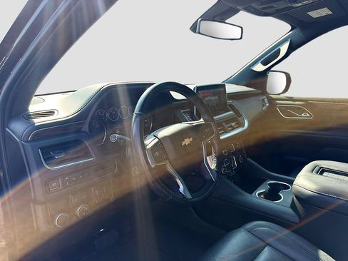 Used 2021 Chevrolet Suburban LT w/ LT Signature Package RWD image 28