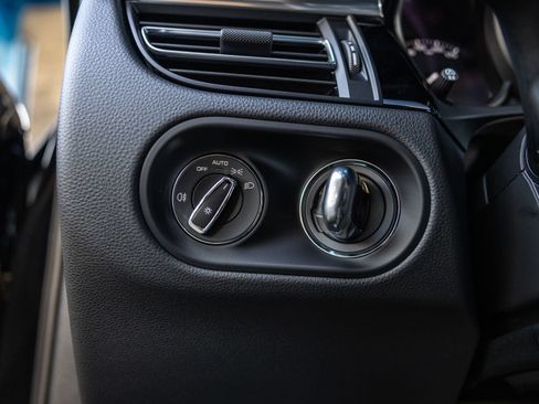 Certified 2026 Porsche Macan AWD/4WD image 36