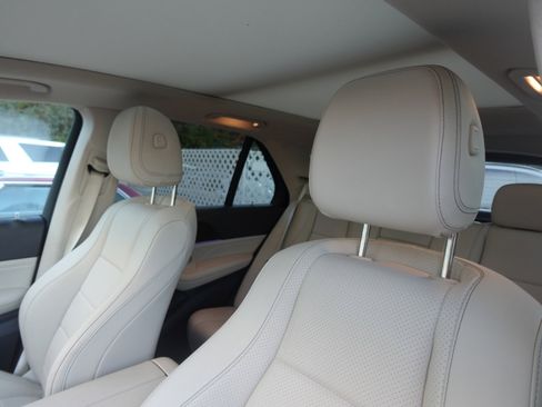 Used 2020 Mercedes-Benz GLE 350 w/ Premium Package image 17