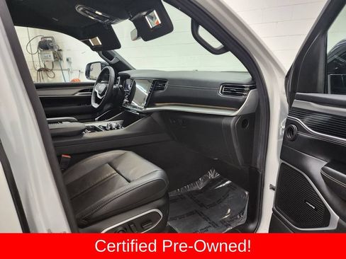 Certified 2025 Jeep Wagoneer Series II w/ 8-Passenger Seating Package AWD/4WD image 36
