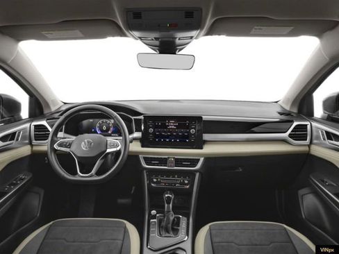 New 2025 Volkswagen Taos SE w/ Panoramic Sunroof Package image 5