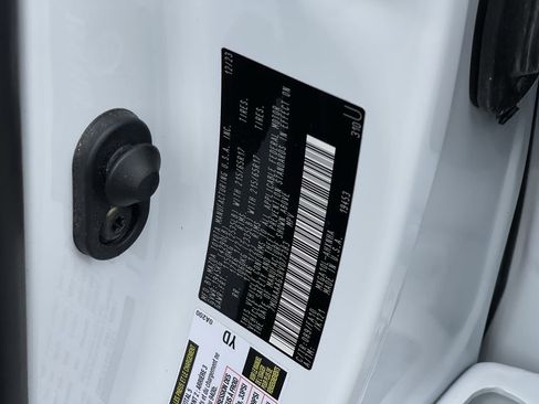 Used 2024 Toyota Corolla Cross L image 32