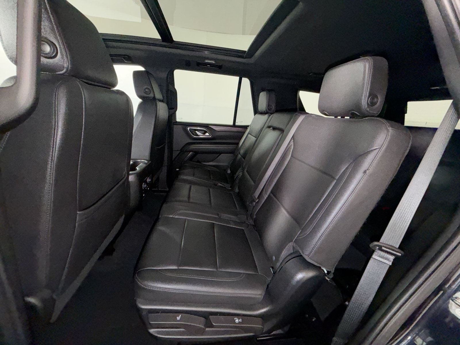 Used 2023 Chevrolet Tahoe Z71 w/ Luxury Package AWD/4WD image 25