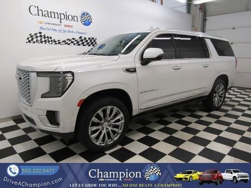 Used 2021 GMC Yukon XL Denali w/ Denali Ultimate Package AWD/4WD image 12