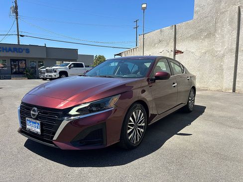 Used 2023 Nissan Altima 2.5 SV FWD image 7