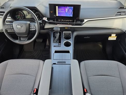 New 2026 Toyota Sienna LE FWD image 24