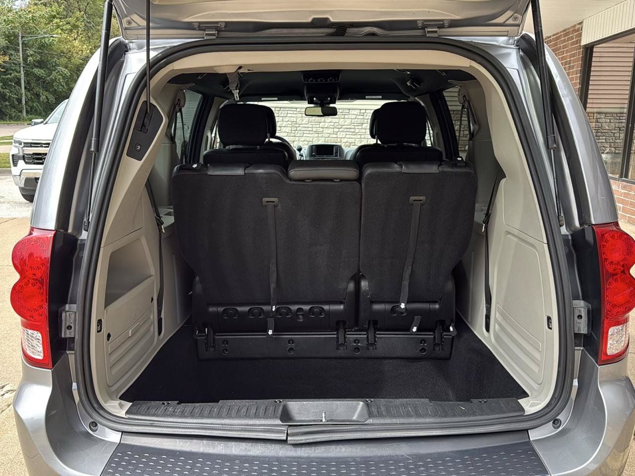Used 2019 Dodge Grand Caravan SXT FWD image 19