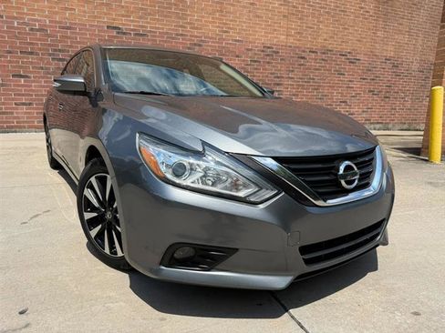 Used 2018 Nissan Altima 2.5 SV w/ 2.5 SV Technology Package FWD image 1