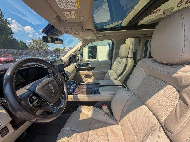 Used 2019 Lincoln Navigator Reserve AWD/4WD image 5