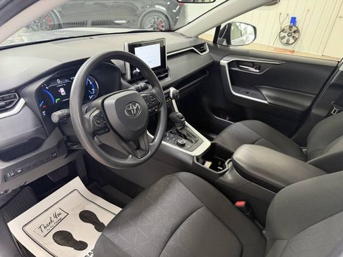 Used 2025 Toyota RAV4 XLE w/ Convenience Package AWD/4WD image 10