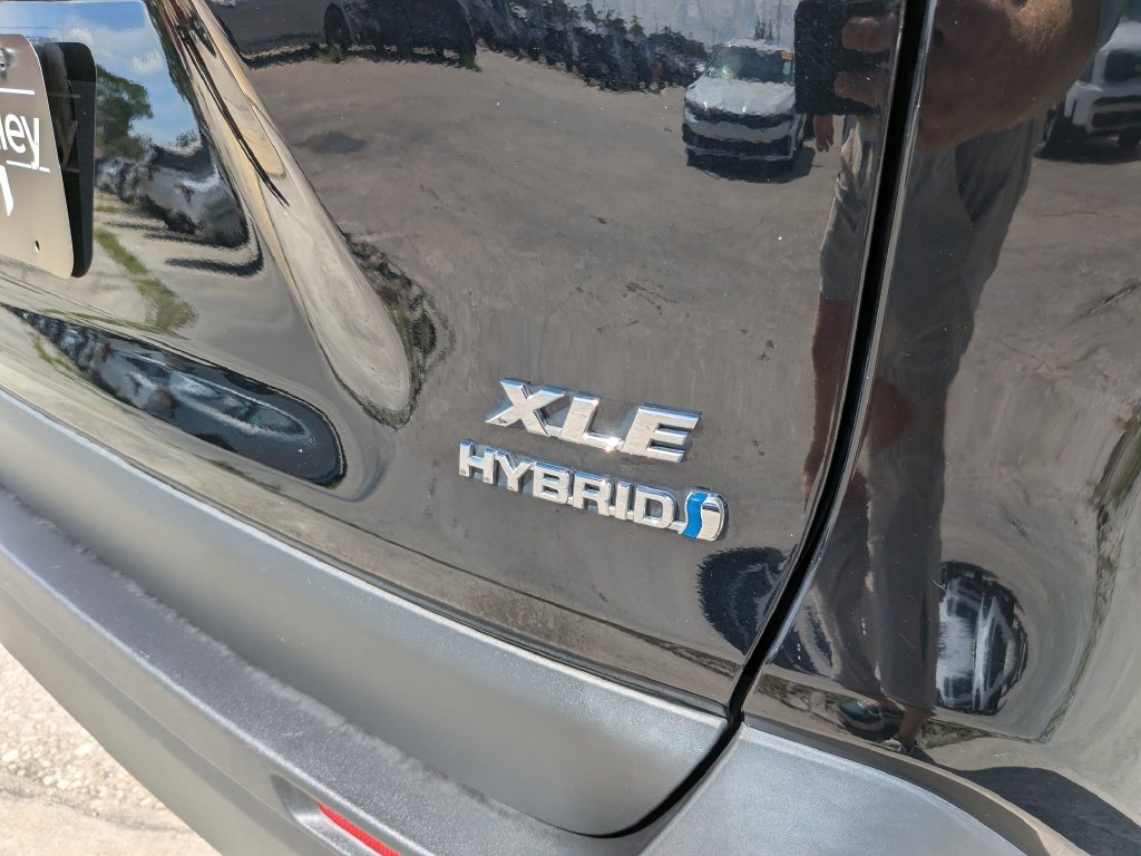 Used 2024 Toyota RAV4 XLE AWD/4WD image 12