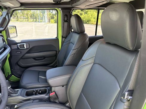 Used 2025 Jeep Gladiator Sport AWD/4WD image 20