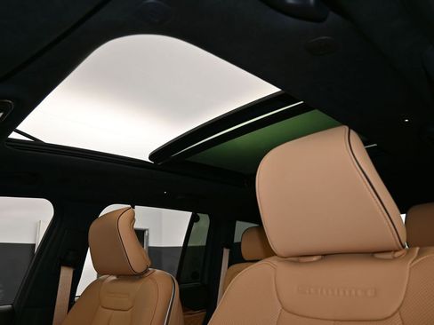 New 2025 Jeep Grand Cherokee Summit image 11