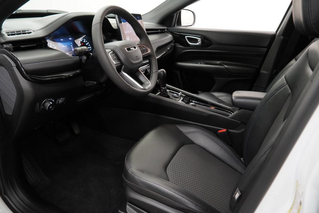 Certified 2025 Jeep Compass Latitude w/ Altitude Special Edition AWD/4WD image 25
