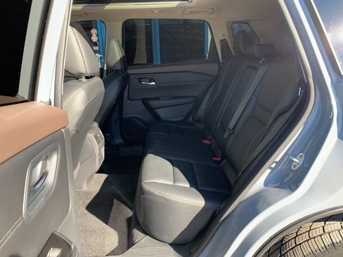 Used 2023 Nissan Rogue SL image 25