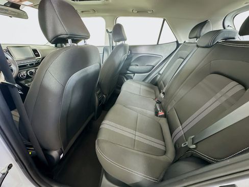 Used 2025 Hyundai Venue SEL image 28