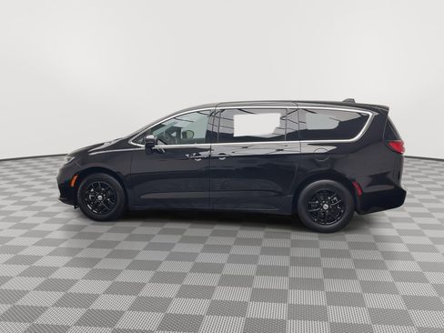 Used 2025 Chrysler Pacifica Select FWD image 36