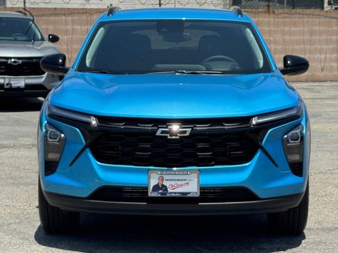 New 2026 Chevrolet Trax LT w/ Midnight Edition FWD image 2