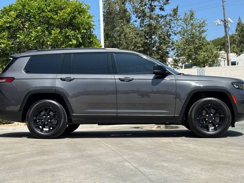Used 2022 Jeep Grand Cherokee L Laredo AWD/4WD image 6