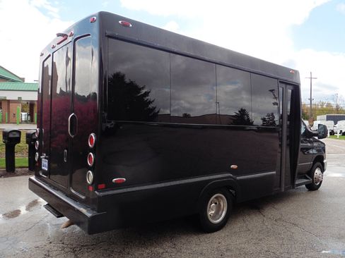 Used 2011 Ford E-450 and Econoline 450 Super Duty w/ Shuttle Bus Prep Pkg image 14