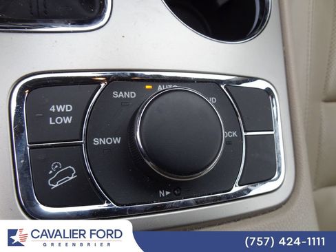 Used 2017 Jeep Grand Cherokee Limited w/ Luxury Group II AWD/4WD image 9