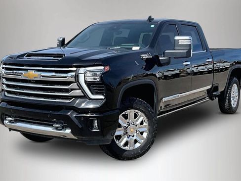 Used 2024 Chevrolet Silverado 3500 High Country w/ Technology Package AWD/4WD image 3