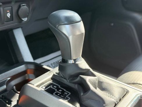 Used 2018 Toyota Tacoma Limited image 33