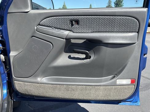 Used 2004 Chevrolet Avalanche 2WD image 38