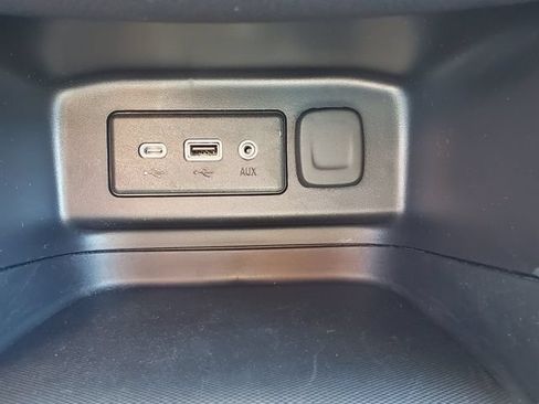 Certified 2024 Chevrolet Equinox LT w/ LPO, Floor Liner Package FWD image 33