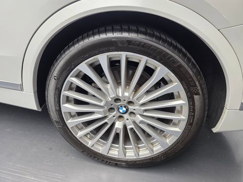 Used 2025 BMW X7 xDrive40i w/ Premium Package AWD/4WD image 17