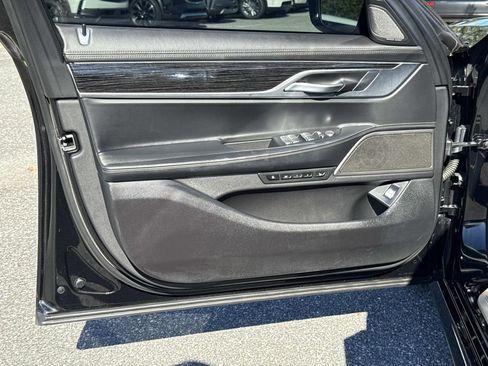 Used 2022 BMW 750i xDrive w/ Executive Package image 21