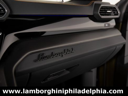 Used 2024 Lamborghini Urus S image 32