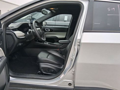 Used 2025 Jeep Compass Limited AWD/4WD image 12