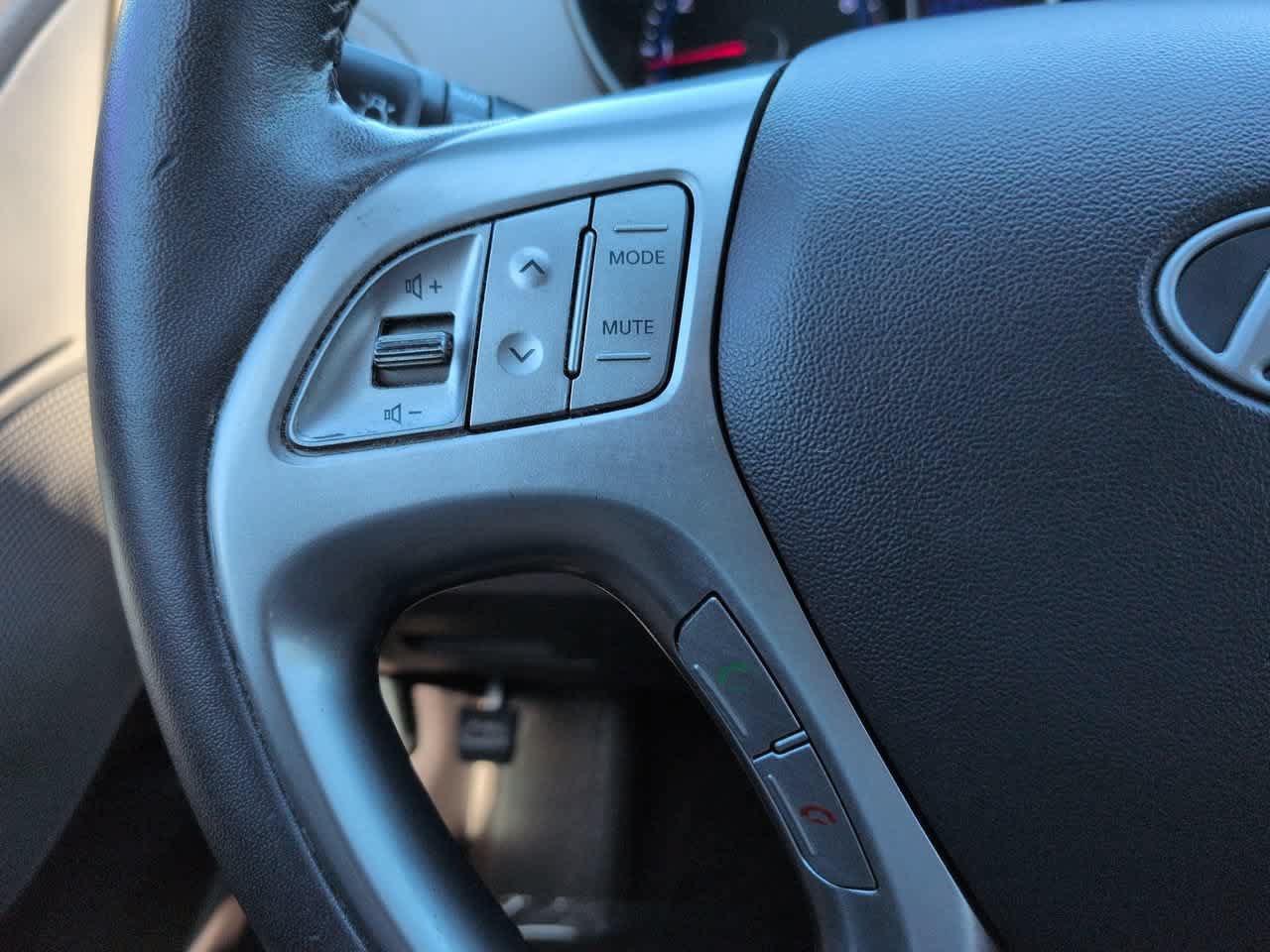 Used 2011 Hyundai Tucson Limited FWD image 22