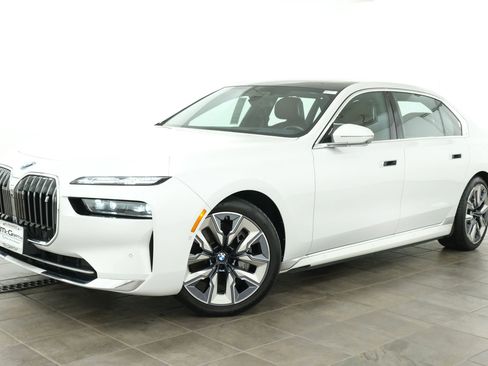 Used 2023 BMW i7 xDrive60 w/ Executive Package 2 AWD/4WD image 1