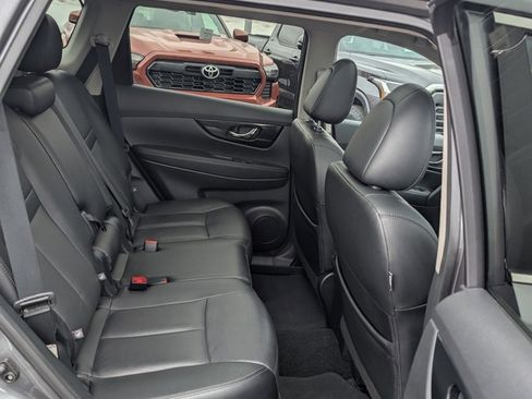 Used 2019 Nissan Rogue SL w/ Premium Package image 18