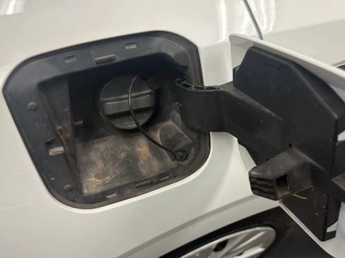 Used 2024 Nissan Sentra S FWD image 30