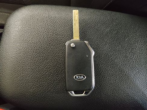 Used 2020 Kia Forte LXS FWD image 32