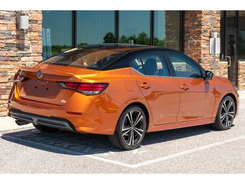 Used 2023 Nissan Sentra SR w/ SR Premium Package FWD image 3