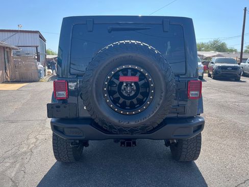Used 2017 Jeep Wrangler Unlimited Sahara w/ Connectivity Group AWD/4WD image 6