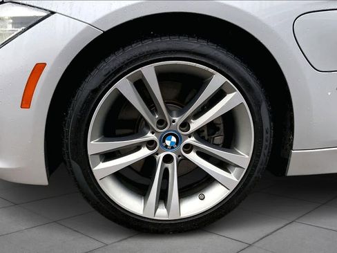 Used 2018 BMW 330e 330e iPerformance w/ Convenience Package image 9