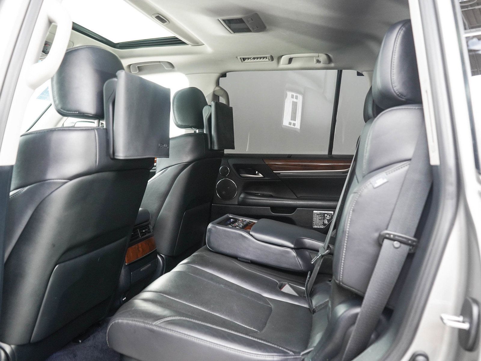 Used 2018 Lexus LX 570 4WD w/ Luxury Package image 17