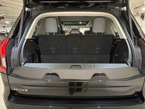Used 2025 Ford Expedition Active AWD/4WD image 30