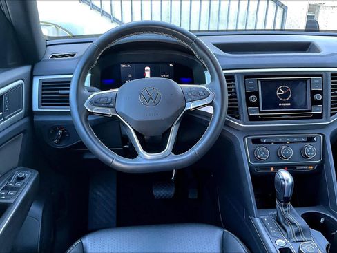 Used 2023 Volkswagen Atlas Cross Sport SE image 5