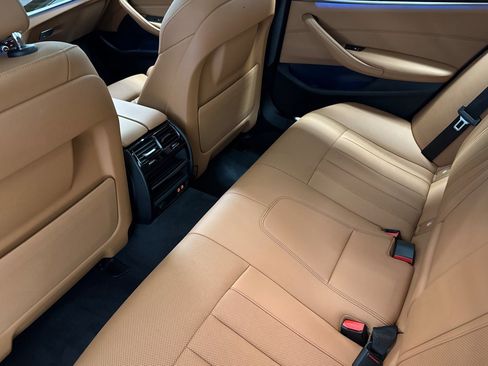 Certified 2023 BMW 530e w/ Convenience Package image 27