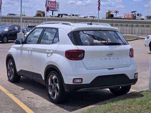 Used 2026 Hyundai Venue SEL FWD image 7