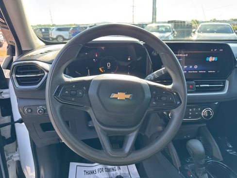 Used 2025 Chevrolet TrailBlazer LT FWD image 12