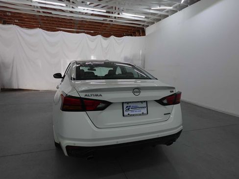 Used 2024 Nissan Altima 2.0 SR FWD image 7